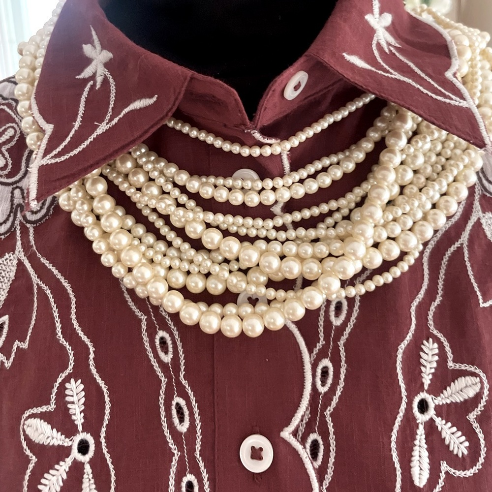 Stunning Embroidered Anthropologie shirt worn only once !